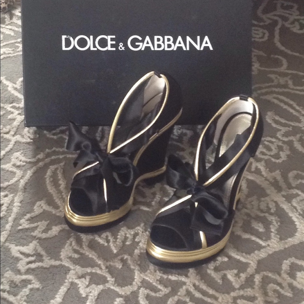 Wedge high heel, black silk, gold leather trim.